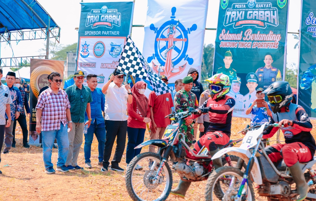 Bupati Barru Buka Lomba Balap Taxi Gabah