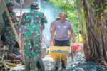 Kompak, Polres Barru bersama Kodim 1405 Parepare Bersih-bersih Pasca Banjir