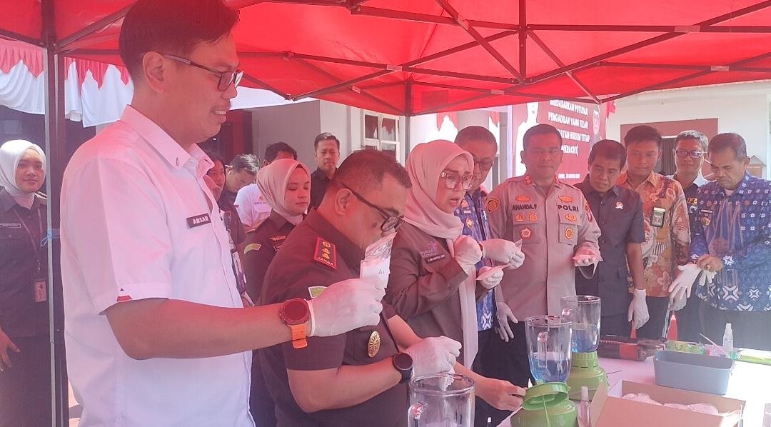 Amsar Hadiri Pemusnahan Barang Bukti 1kg Sabu di Kejari Barru