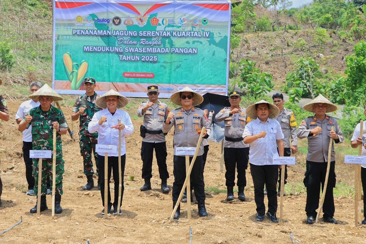 Kapolres Barru Bersama Forkopimda Ikuti Penanaman Jagung Serentak Dukung Swasembada Pangan 2025