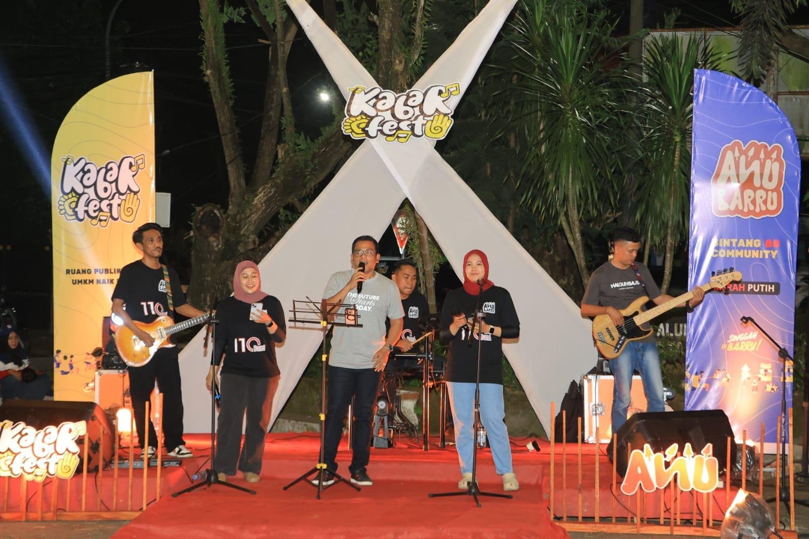 Polres Barru Sosialisasikan Call Center 110 Lewat Aksi Panggung Band di Kabar Fest 2025