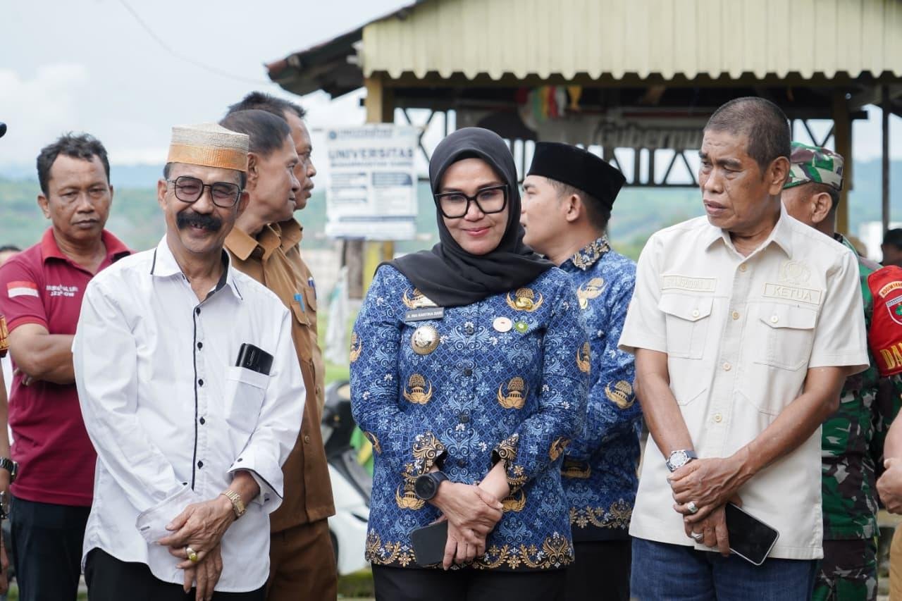 Ketua DPRD Barru Hadir Langsung Menyaksikan Penyerahan Ambulance di Desa Tellumpanua