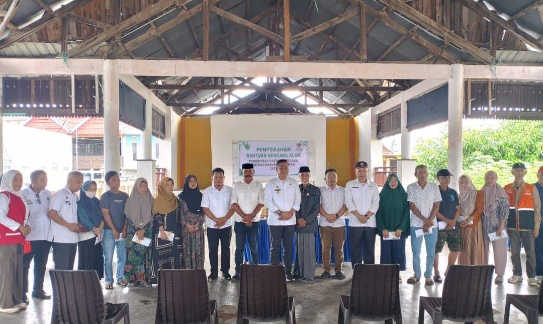 Pemkab Barru dan BAZNAS Salurkan Bantuan Rp23 Juta untuk Korban Puting Beliung di Desa Pancana