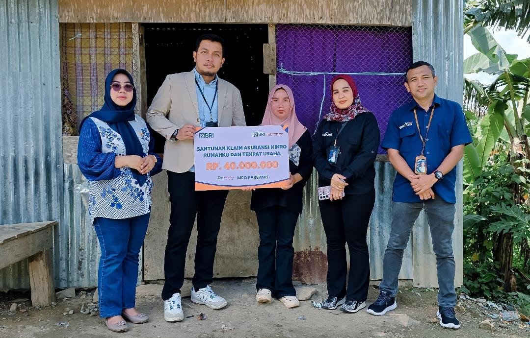 BRI Insurance Serahkan Santunan Rp40 Juta kepada Nasabah Korban Kebakaran di Barru