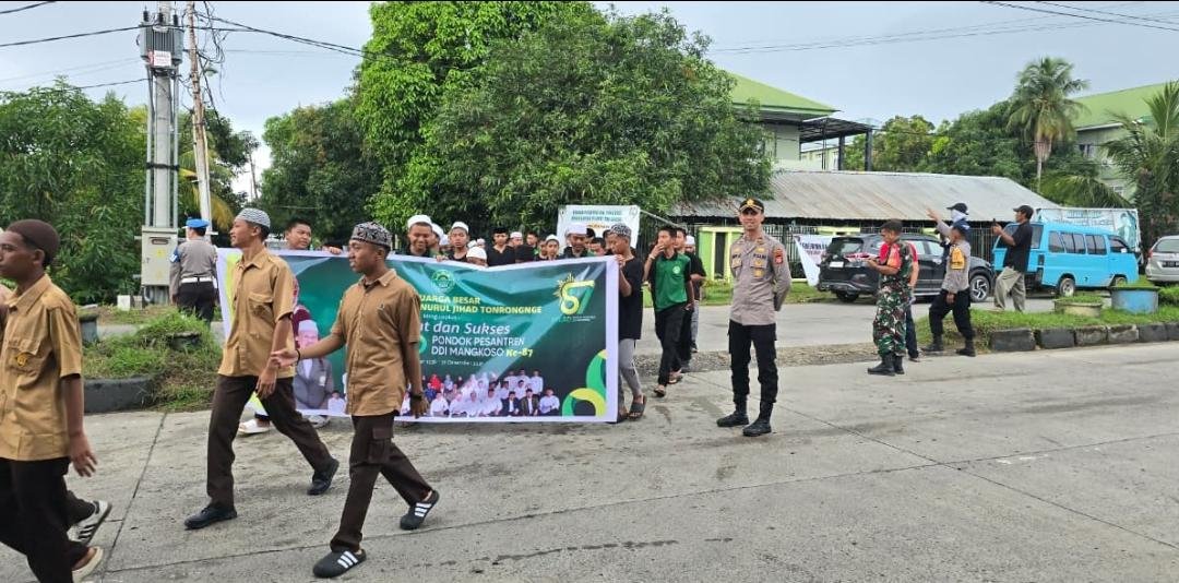 Polsek Soppeng Riaja Kawal Perayaan Milad ke-87 Pondok Pesantren DDI Mangkoso