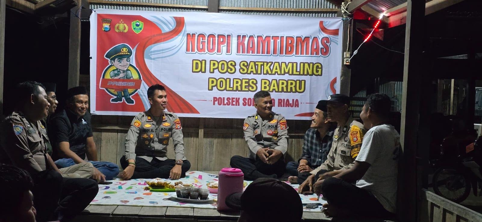 Polsek Soppeng Riaja Gelar Ngopi Kamtibmas di Pos Satkamling Desa Siddo