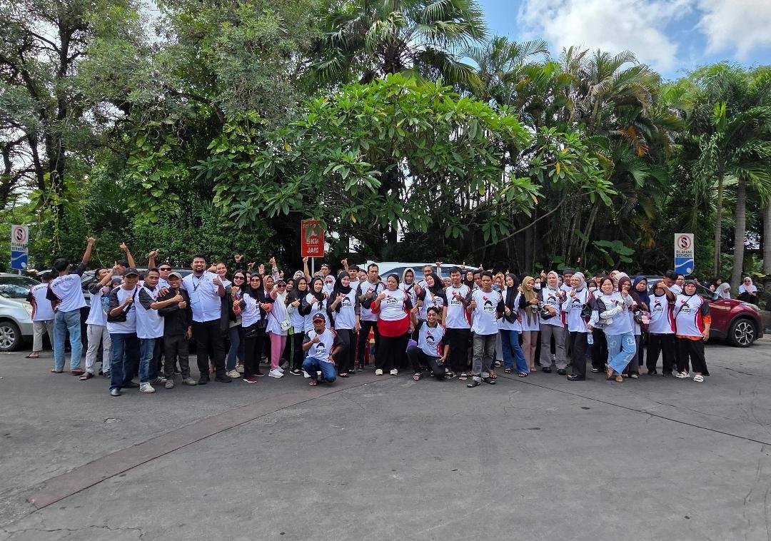 Remaja Makassar Sambut Ceria Kedatangan Jokowi di Hotel Claro pada Rakernas PSI 2026