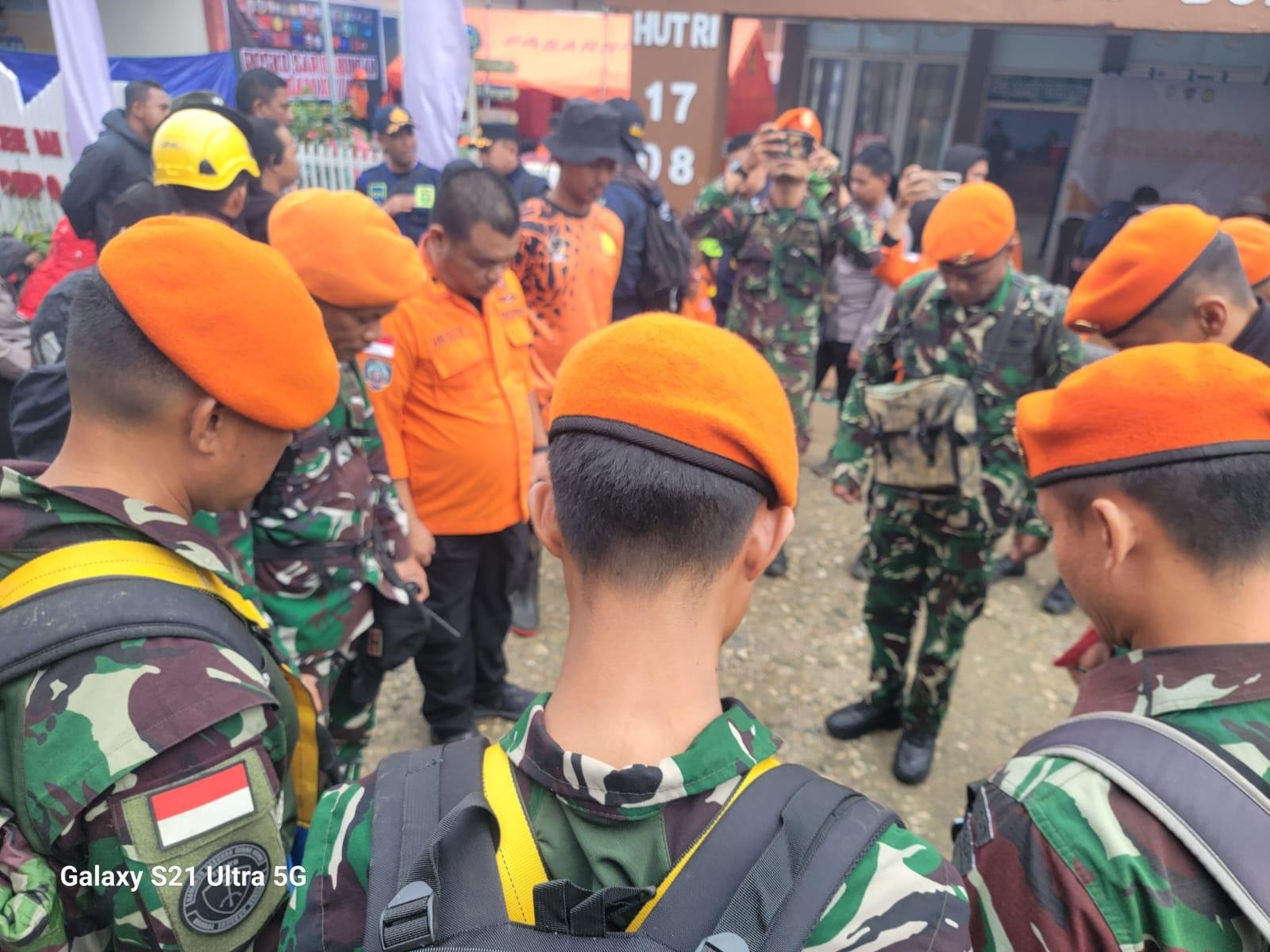 Tim Pasopati Pasgat Bergerak Ke Puncak Gunung Bulusaraung Untuk Dukung Operasi SAR