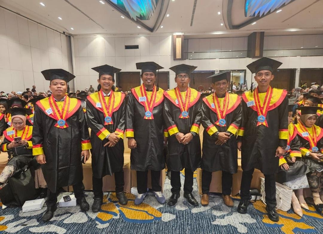 Kepala Desa Galung Barru Jumardin Jafar Resmi Raih Gelar S2 dengan IPK 3,85