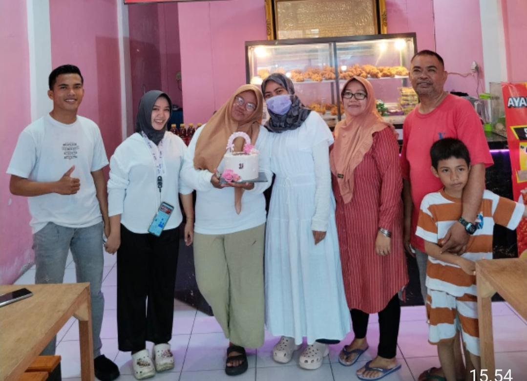 Nur Zaqia Rayakan Ulang Tahun ke-21, Putri CEO Warung Pantai Losari77 Manokwari
