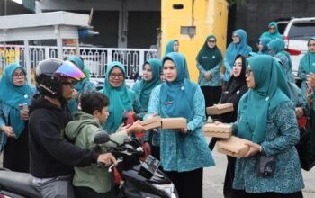 TP PKK Parepare Serentak Bagikan Takjil dan Gelar Amaliyah di Auditorium BJ Habibie