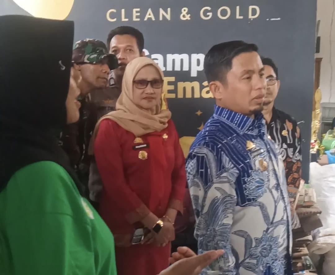 Tasming Hamid Kunjungi Bank Sampah Labukkang, Dorong Penguatan Ekonomi dan Lingkungan