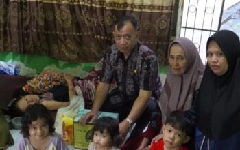 Camat Wajo Kunjungi Warga Penderita Penyakit Komplikasi di Malimongan Tua