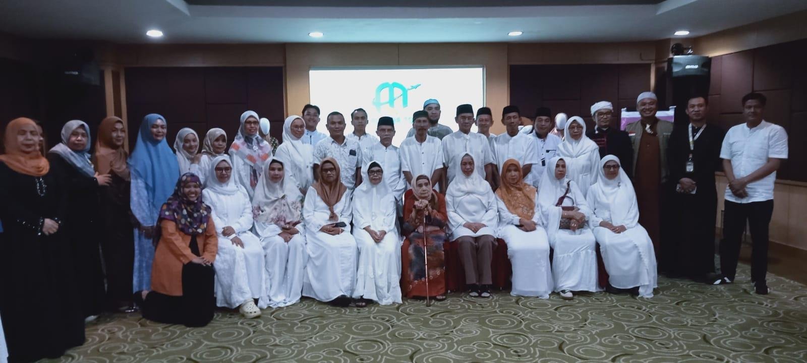 Al Miwa Tour Gelar Manasik Umrah dan Buka Puasa Bersama Jamaah