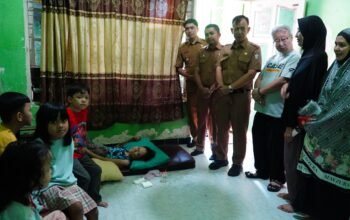 Plt Camat Wajo Bersama Ketua Walubi Sulsel Kunjungi Warga Penderita Penyakit dan Ajak Warga Galang Dukungan 