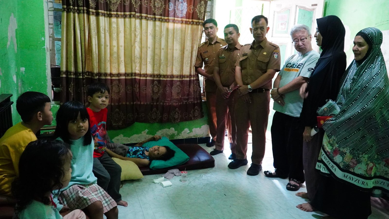 Plt Camat Wajo Bersama Ketua Walubi Sulsel Kunjungi Warga Penderita Penyakit dan Ajak Warga Galang Dukungan 