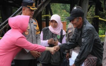 Kapolres Barru Serahkan Bantuan untuk Korban Kebakaran di Bujung Lompo