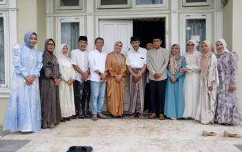 Momen Hangat Idulfitri, Bupati Barru Bersilaturahmi ke Kediaman Mantan Bupati Andi Muhammad Rum