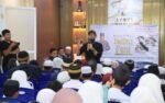 Angga Asal Bogor Beri Motivasi Anak Yatim di Aula Mako Polres Barru