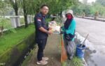 Matajurnalis Gelar Bakti Sosial di HUT ke-5, Bagikan Sembako Kepada Lima Petugas Sapu Jalan