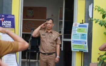 Plt Camat Wajo Tekankan Disiplin Staf dan Optimalkan Pengelolaan Sampah Melalui Aplikasi Simlurah
