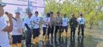 Sinergitas Polri dan Pemerintah Daerah, Penanaman Mangrove dan Bersih Pantai Warnai Peringatan Hari Bumi 2026