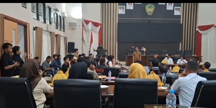 RDPU DPRD Gowa Memanas, Adu Mulut Nyaris Berujung Bentrok