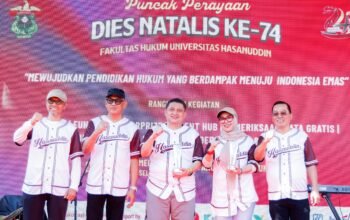 Bupati Barru Hadiri Dies Natalis FH Unhas dan Terima Law School Award