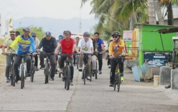 Bupati Barru Gowes Keliling Kota Saat CFD, Pantau Infrastruktur dan Ajak Warga Hidup Sehat