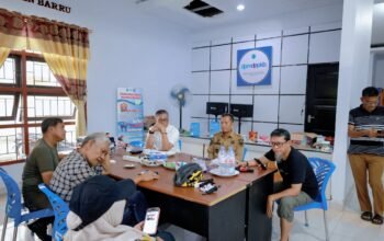 Bupati Barru Andi Ina Kartika Sari bersama Wakil Bupati Barru Abustan A. Bintang memantau langsung progres penghitungan suara Pemilihan Kepala Desa (Pilkades) Serentak Kabupaten Barru 2026