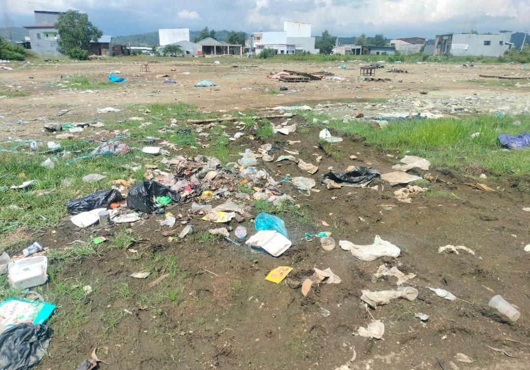Pusat Kota Barru Dipenuhi Sampah Bekas Pasar Malam, DLH Akui Prihatin
