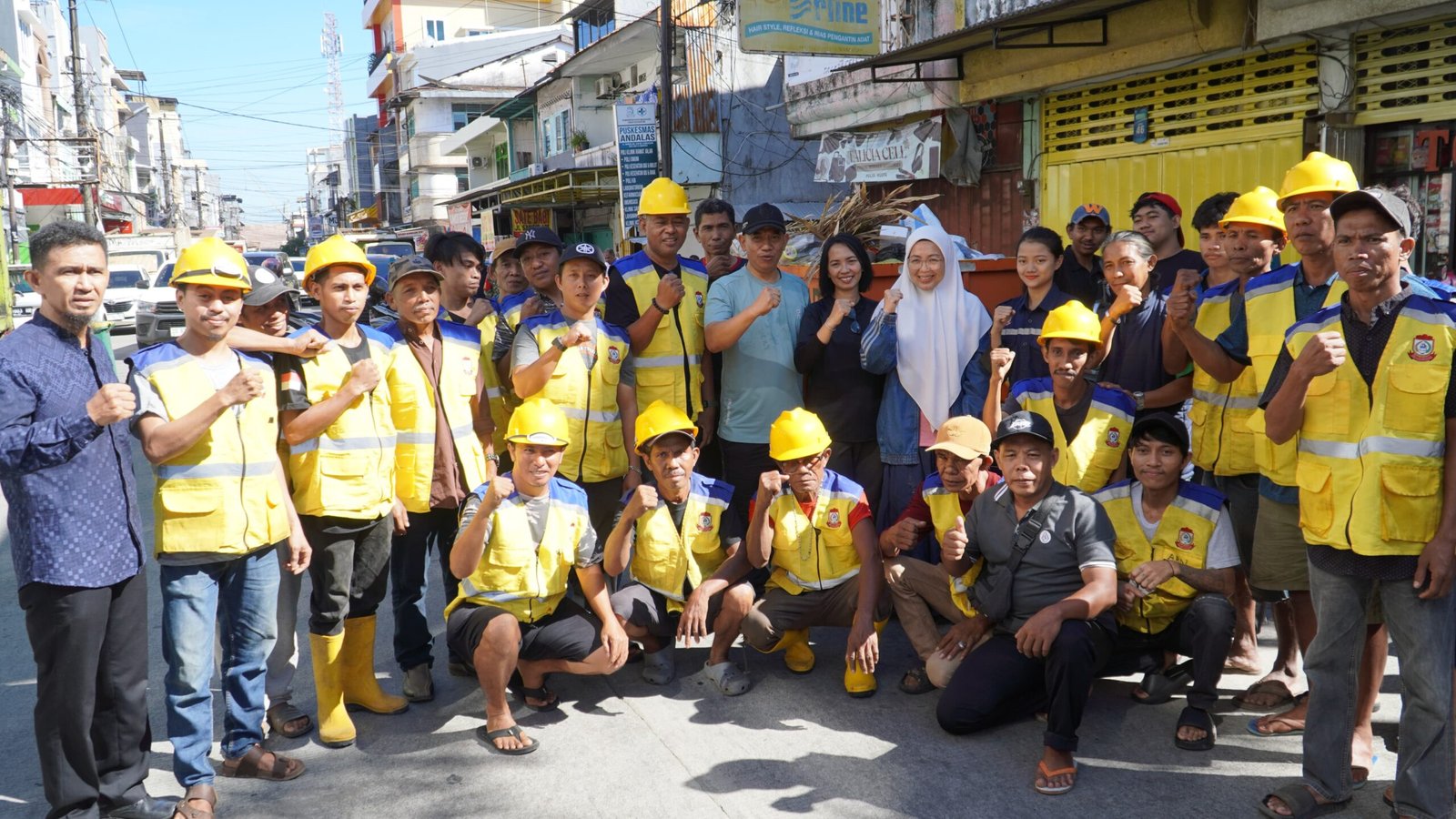 Kecamatan Wajo Perkuat Pengelolaan Sampah, 22 Armada Angkutan Terima Bak Sampah Organik