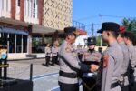 Kapolres Barru Apresiasi Personel Berprestasi dengan Piagam Penghargaan
