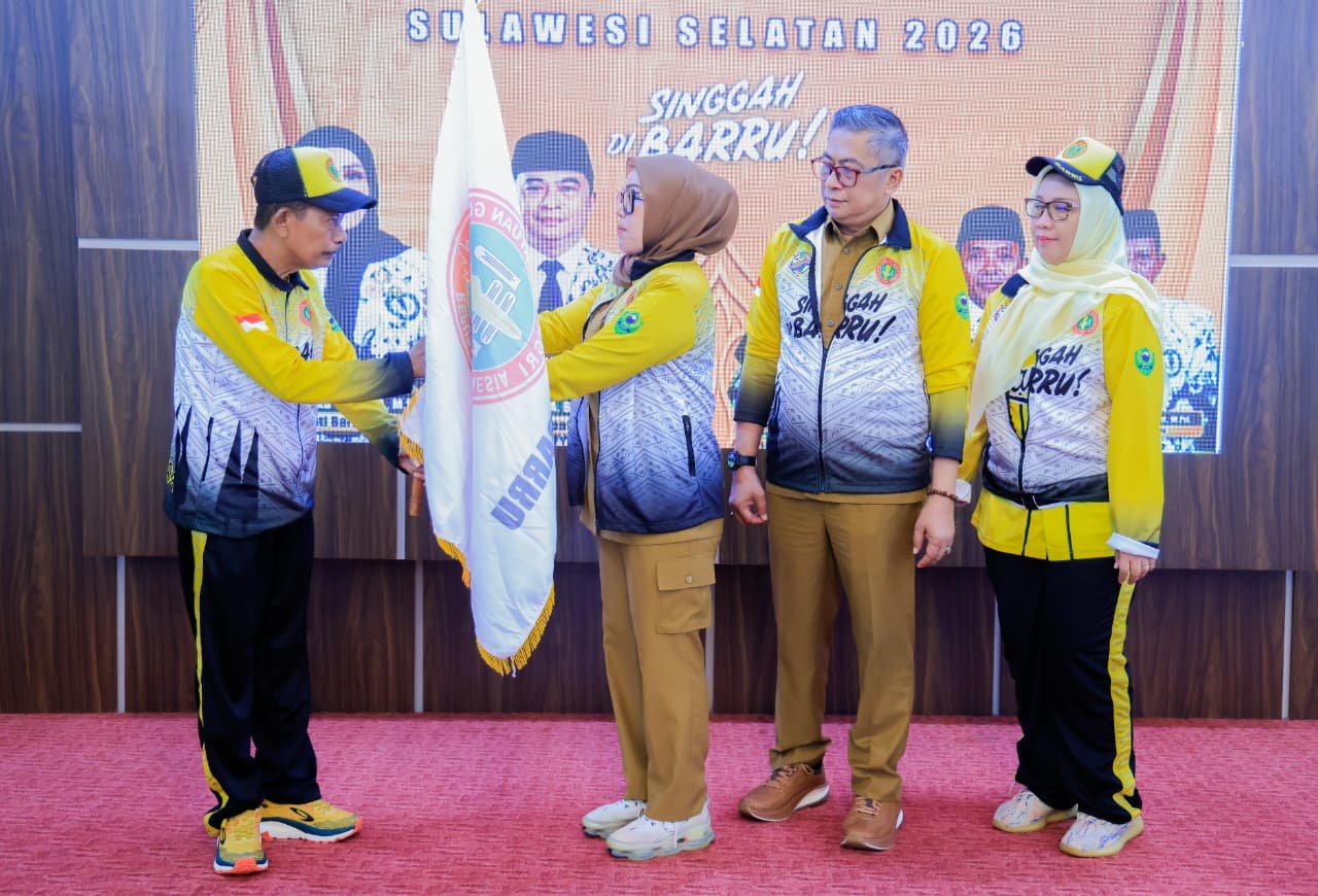 Andi Ina Resmi Berangkatkan Kontingen PGRI Barru ke Porsenijar Sulsel