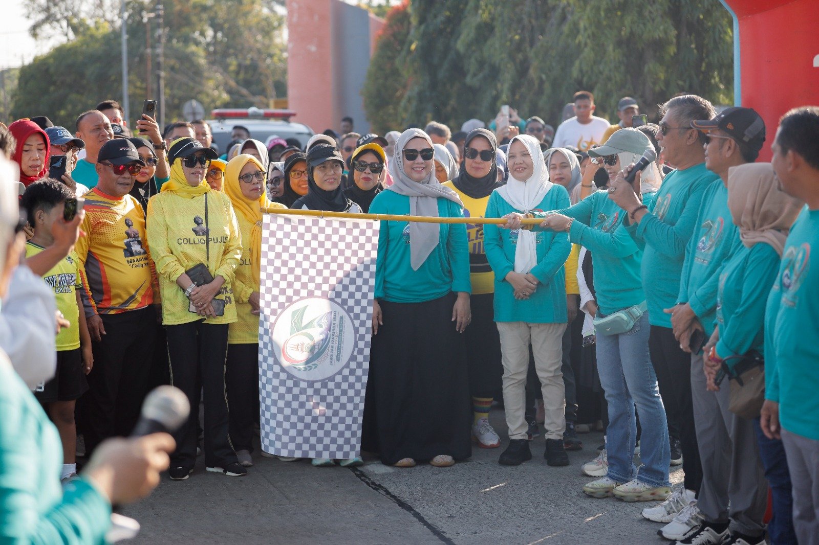 Bupati Andi Ina Lepas Jalan Santai Harkopnas ke-79, Gaungkan Semangat “Koperasi Maju, Barru Sejahtera”