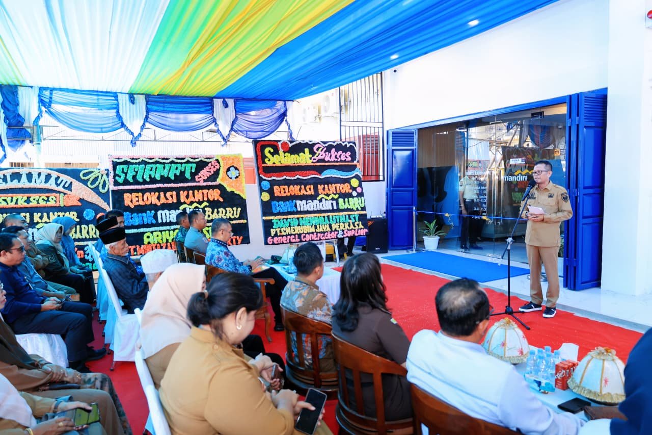 Sekretaris Daerah Kabupaten Barru Andi Syarifuddin mewakili Bupati Barru menghadiri syukuran peresmian Bank Mandiri Kantor Cabang Pembantu (KCP) Barru di Jalan Sultan Hasanuddin, Senin (20/7/2026).
