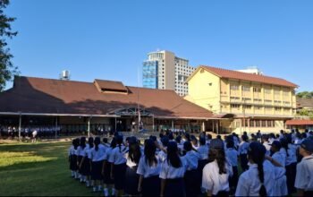 Siswa Siswi SMP Frater Makassar saat gelar upacara bendera