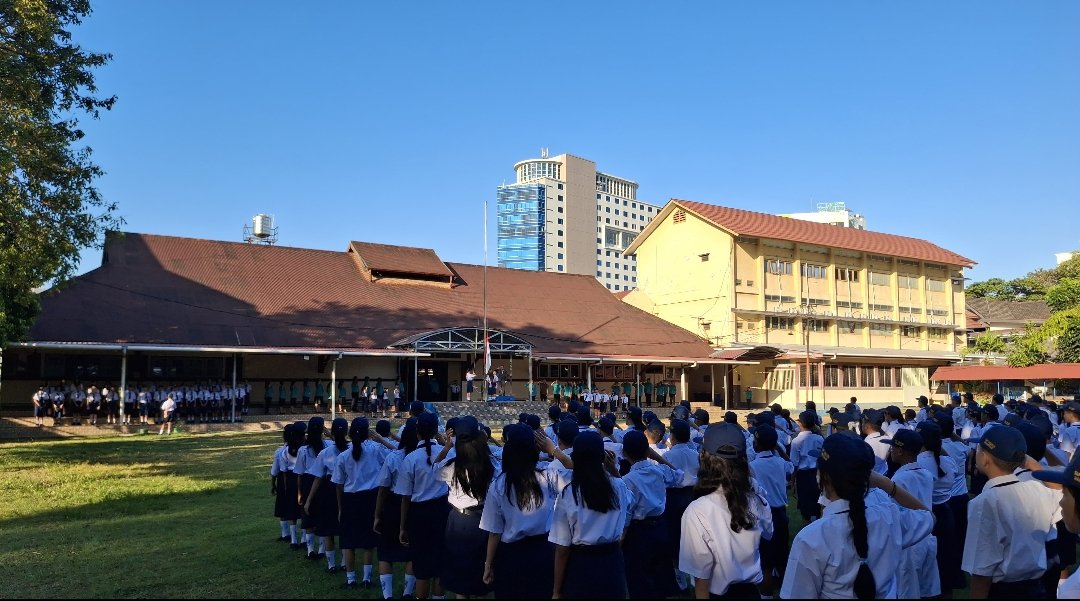 Siswa Siswi SMP Frater Makassar saat gelar upacara bendera