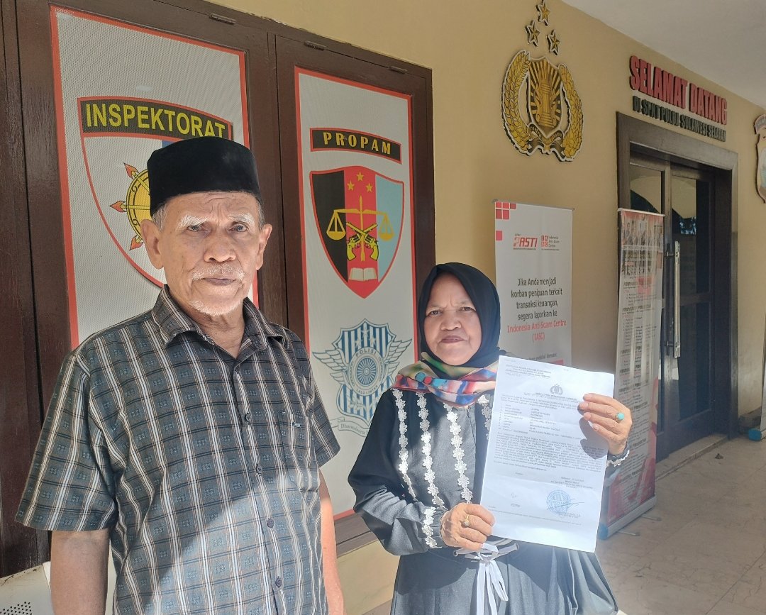 Sohra (50) didampingi Kakaknya Saat berapa di Mako Polda Sulsel pada Minggu, (26/7/26)