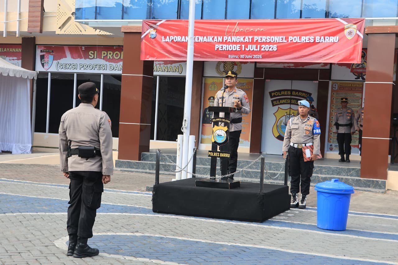 27 Personel Polres Barru Naik Pangkat, Kapolres: Jadikan Amanah untuk Tingkatkan Pengabdian