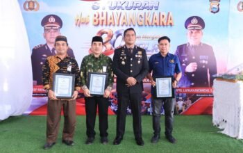Polres Barru Beri Penghargaan kepada Ketua PWI Barru pada Syukuran HUT Bhayangkara ke-80