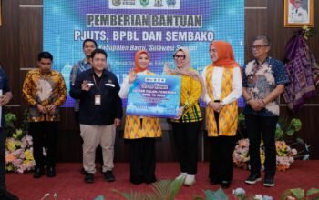 Pemkab Barru Terima Bantuan PJUTS, BPBL, dan Sembako dari Kementerian ESDM