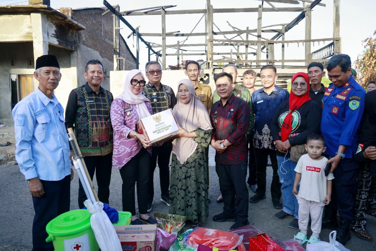 Bupati Barru Tinjau Korban Kebakaran di Tanete Rilau, Pastikan Bantuan dan Pendampingan