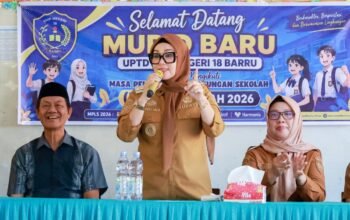 Bupati Barru Tinjau MPLS di SDN 104 dan SMPN 18 Barru, Ajak Peserta Didik Semangat Raih Prestasi
