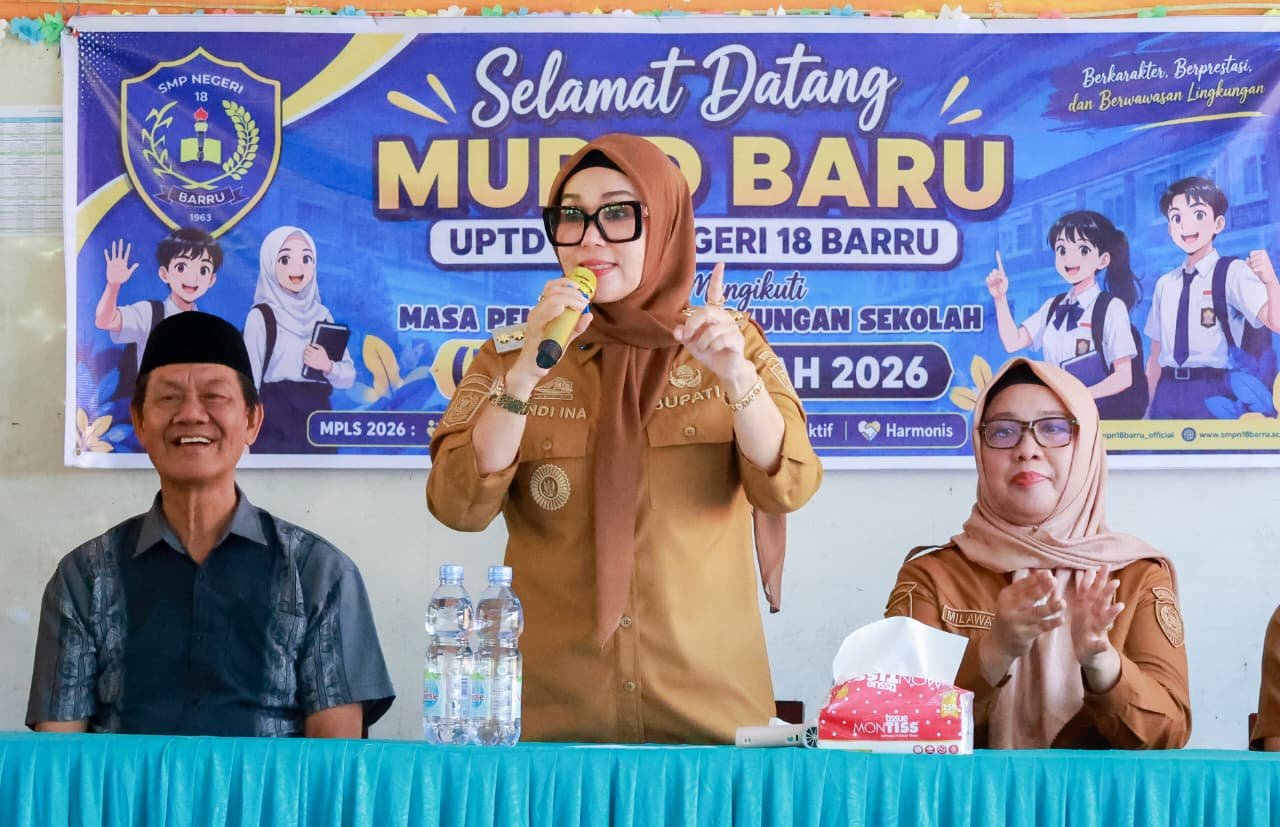 Bupati Barru Tinjau MPLS di SDN 104 dan SMPN 18 Barru, Ajak Peserta Didik Semangat Raih Prestasi
