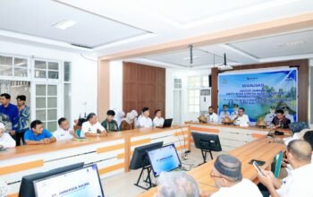 Sekretaris Daerah Kabupaten Barru, Andi Syarifuddin, membuka Sosialisasi Produk Jaminan Surety Bond, Kontra Bank Garansi, dan Pemberdayaan UMKM bersama PT Jamkrida Sulawesi Selatan di Ruang Data Kantor Bupati Barru, Rabu (22/7/2026)