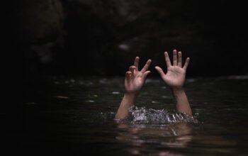 Bocah 10 Tahun Tenggelam di Pantai  Depan Masjid 99 Kubah Makassar