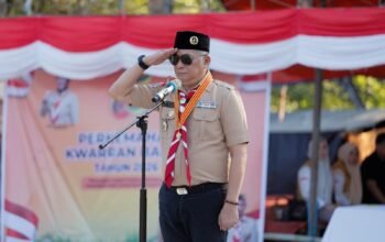 Wakil Bupati Barru Abustan A. Bintang saat membuka Perkemahan Tingkat Kecamatan Barru Tahun 2026 di Lapangan Perkemahan Lajulo, Selasa (11/8/2026).