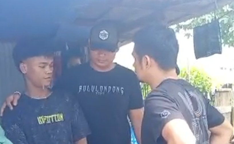 Polisi mengamankan pria berinisial M (26), terduga pelaku pengeroyokan terhadap seorang mahasiswa di Kabupaten Bantaeng, Sulawesi Selatan.