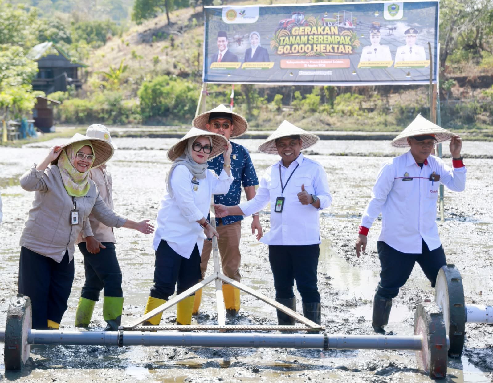 Barru Jadi Lokasi Gerakan Tanam Serempak Nasional, Pemkab Kawal Pertanian Modern